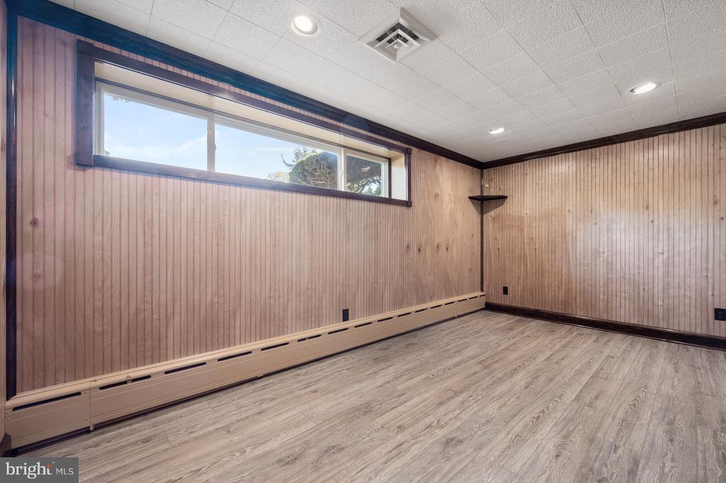 8917 LINTON LANE