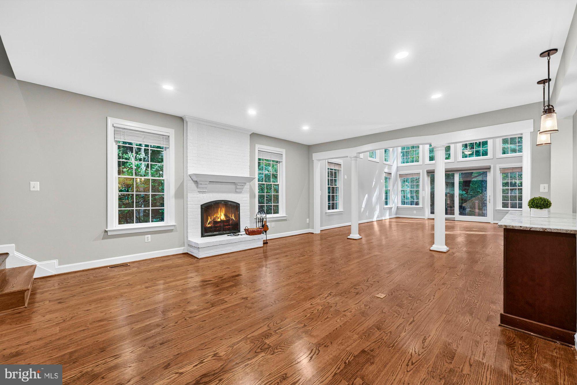 3300 LAUREN OAKS COURT