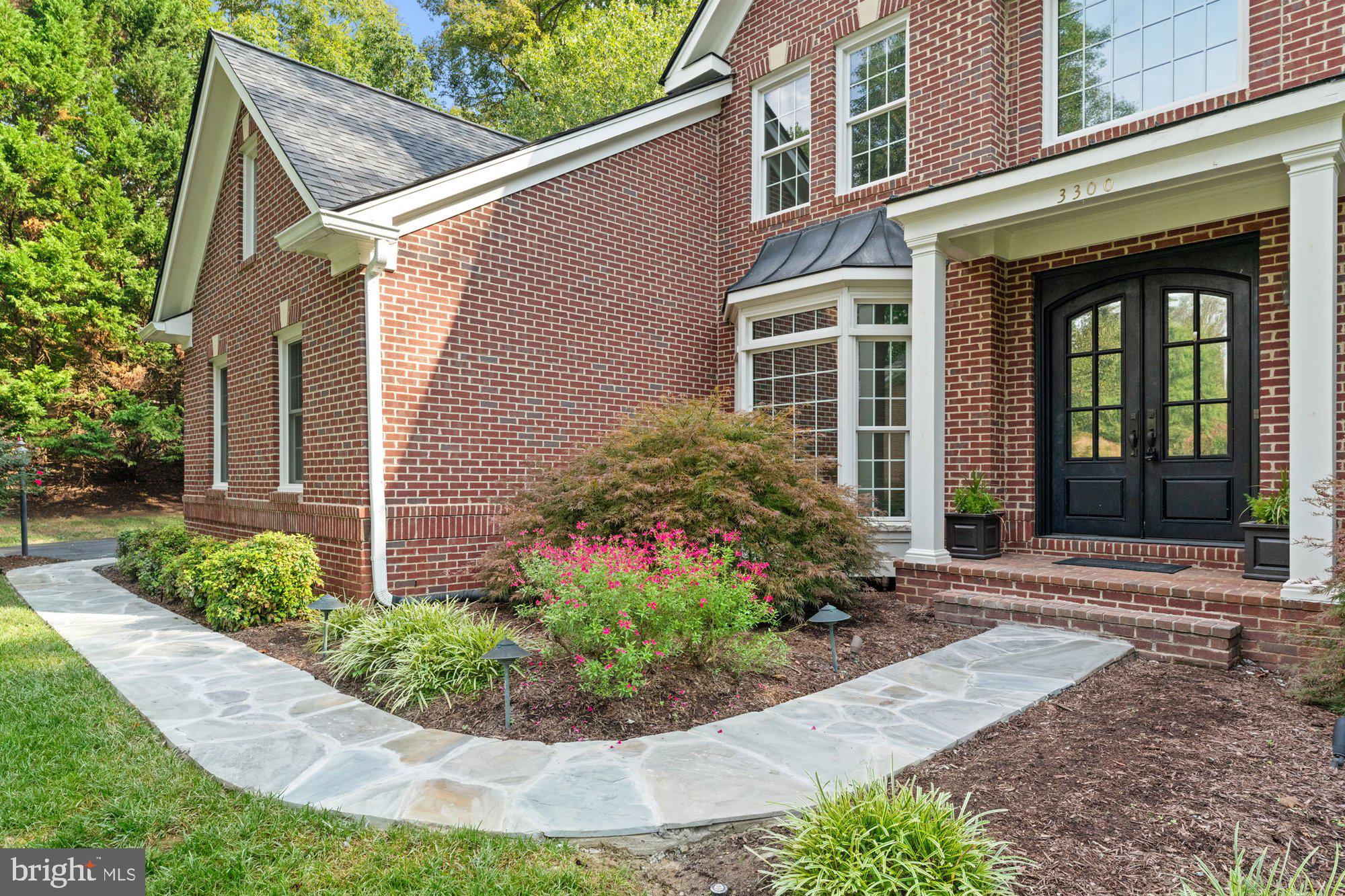 3300 LAUREN OAKS COURT