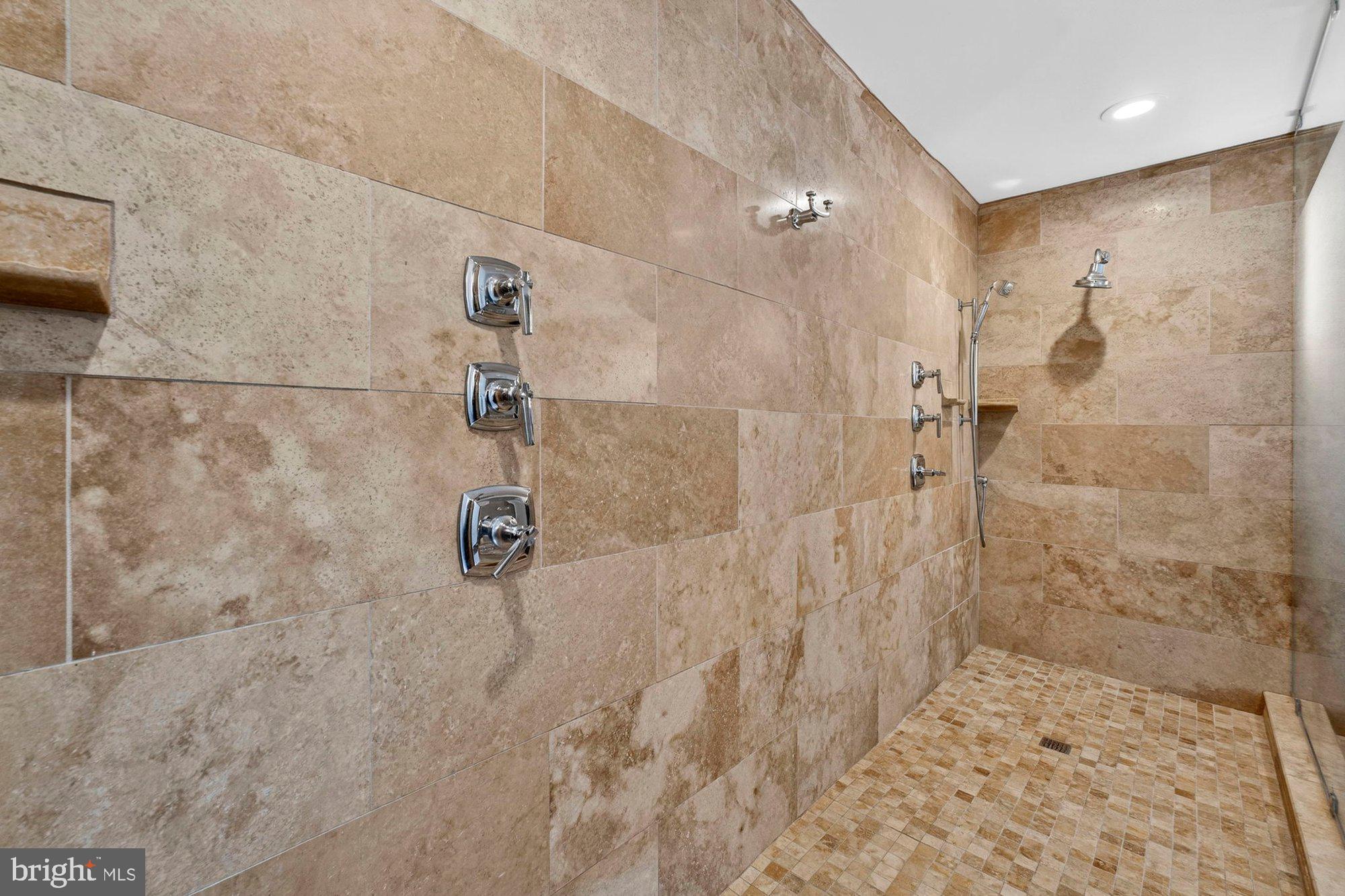 3300 LAUREN OAKS COURT
