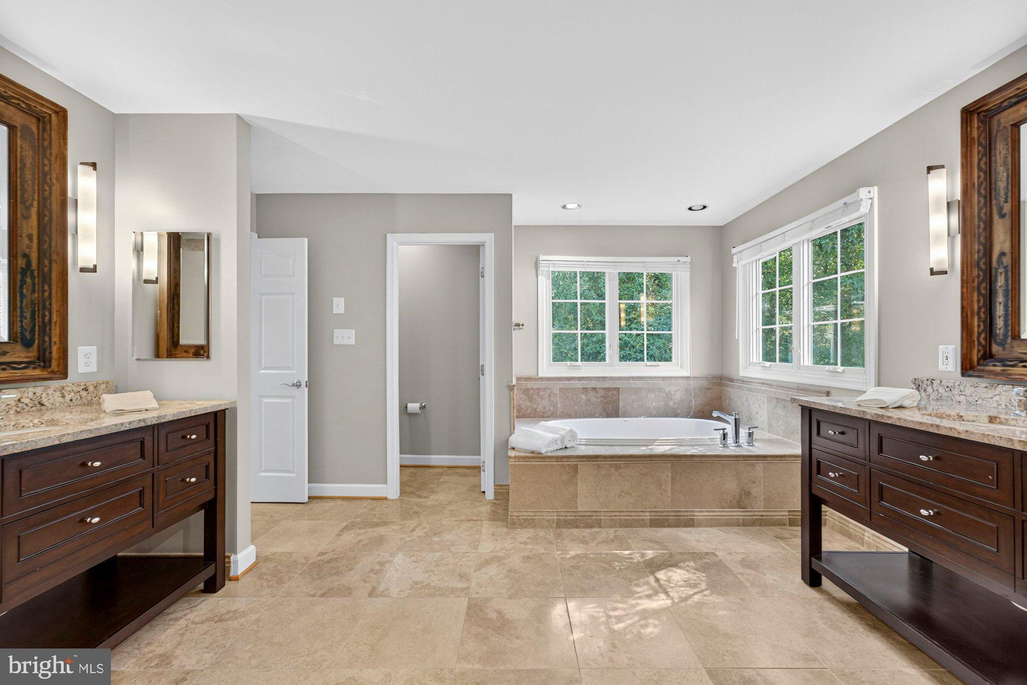 3300 LAUREN OAKS COURT