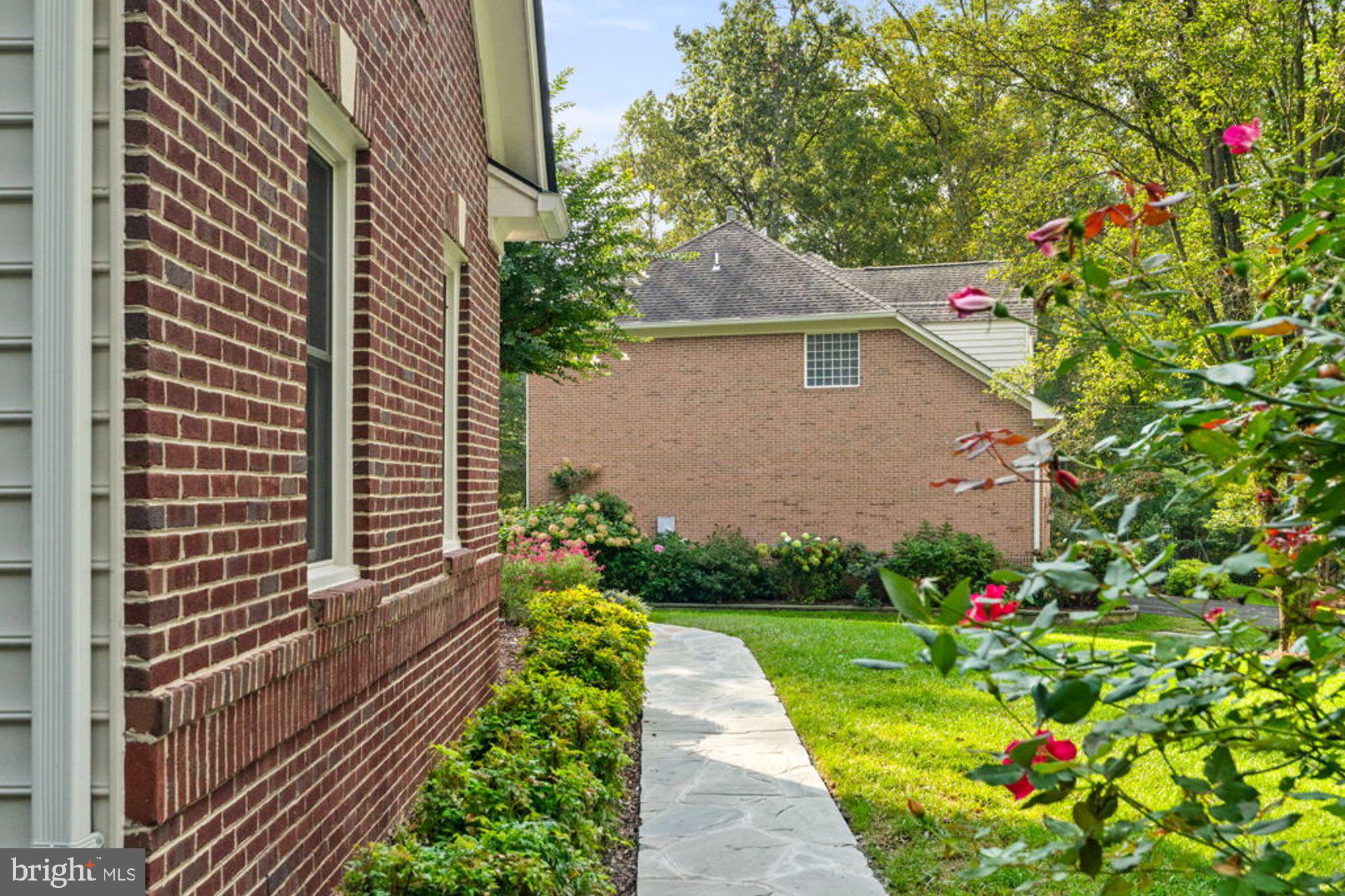 3300 LAUREN OAKS COURT