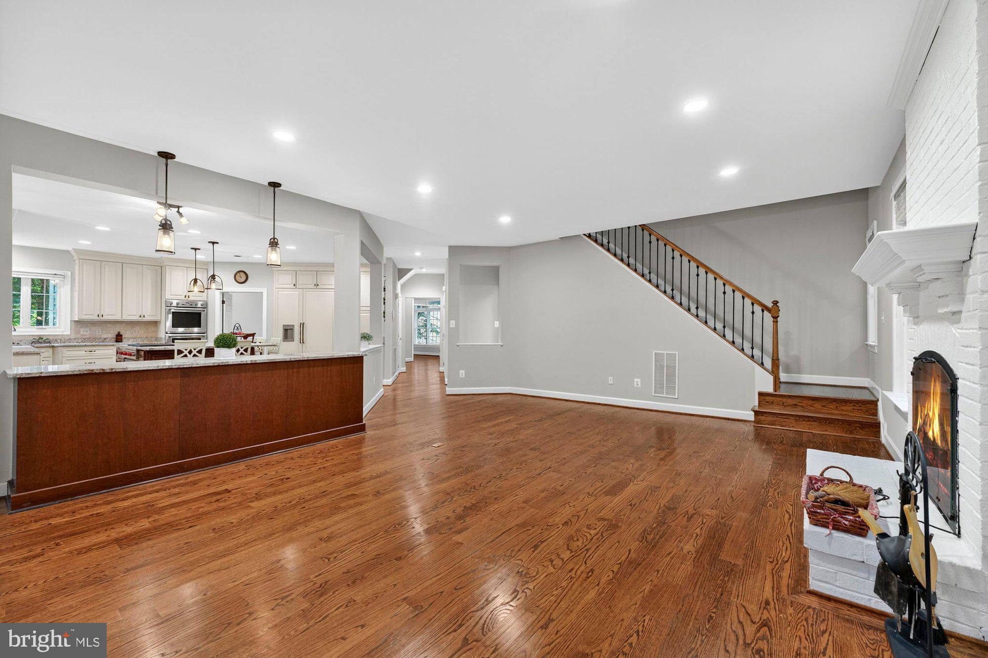 3300 LAUREN OAKS COURT
