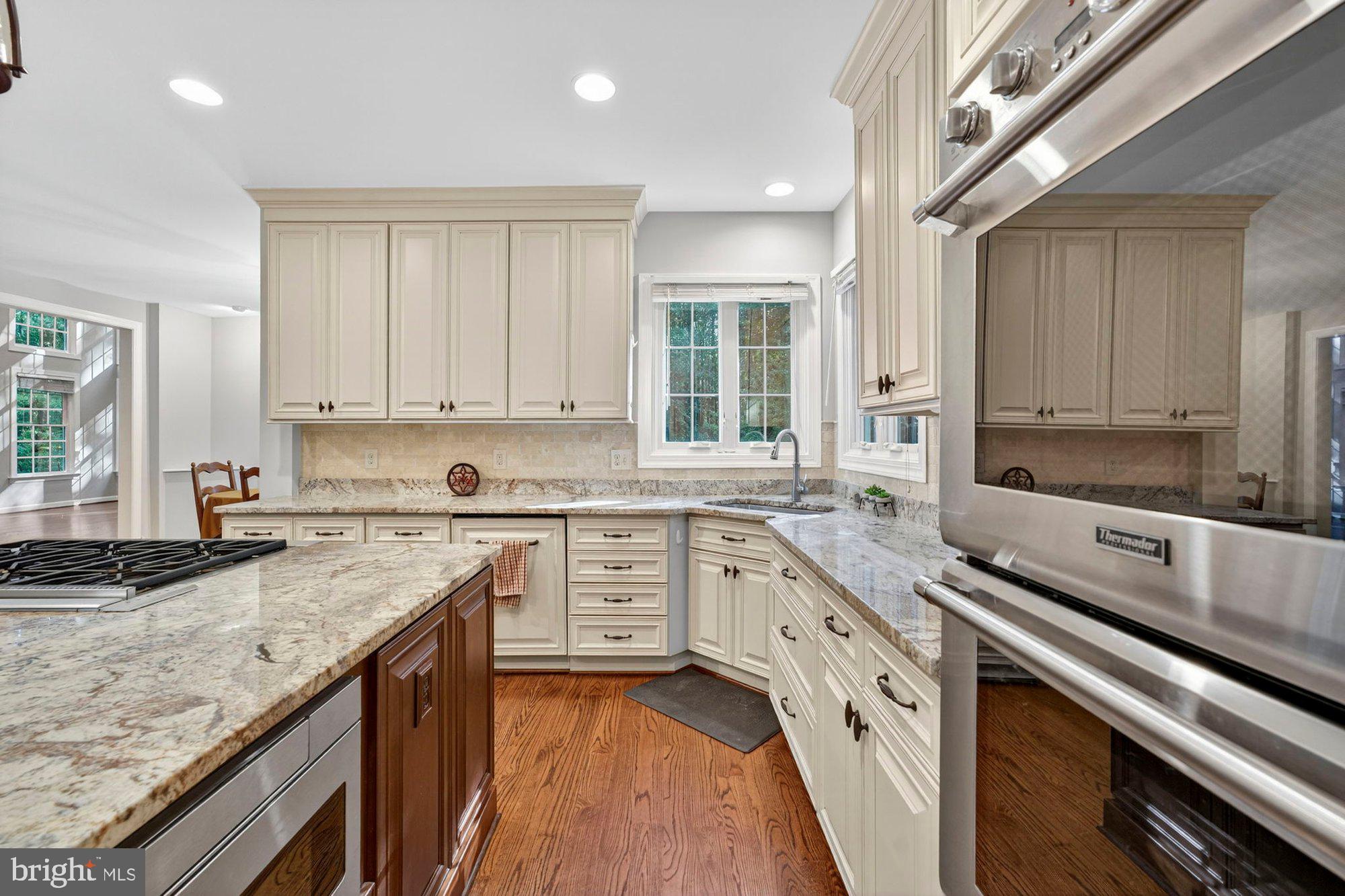 3300 LAUREN OAKS COURT