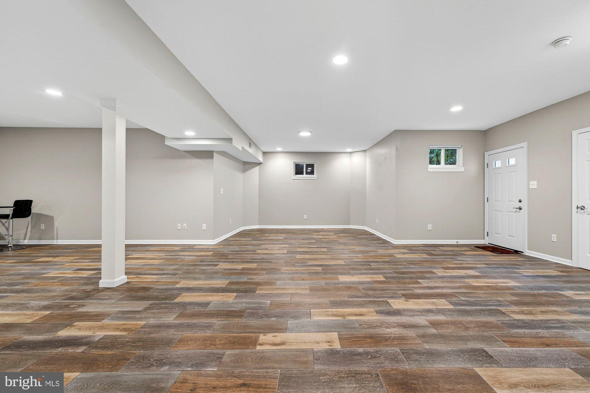 3300 LAUREN OAKS COURT