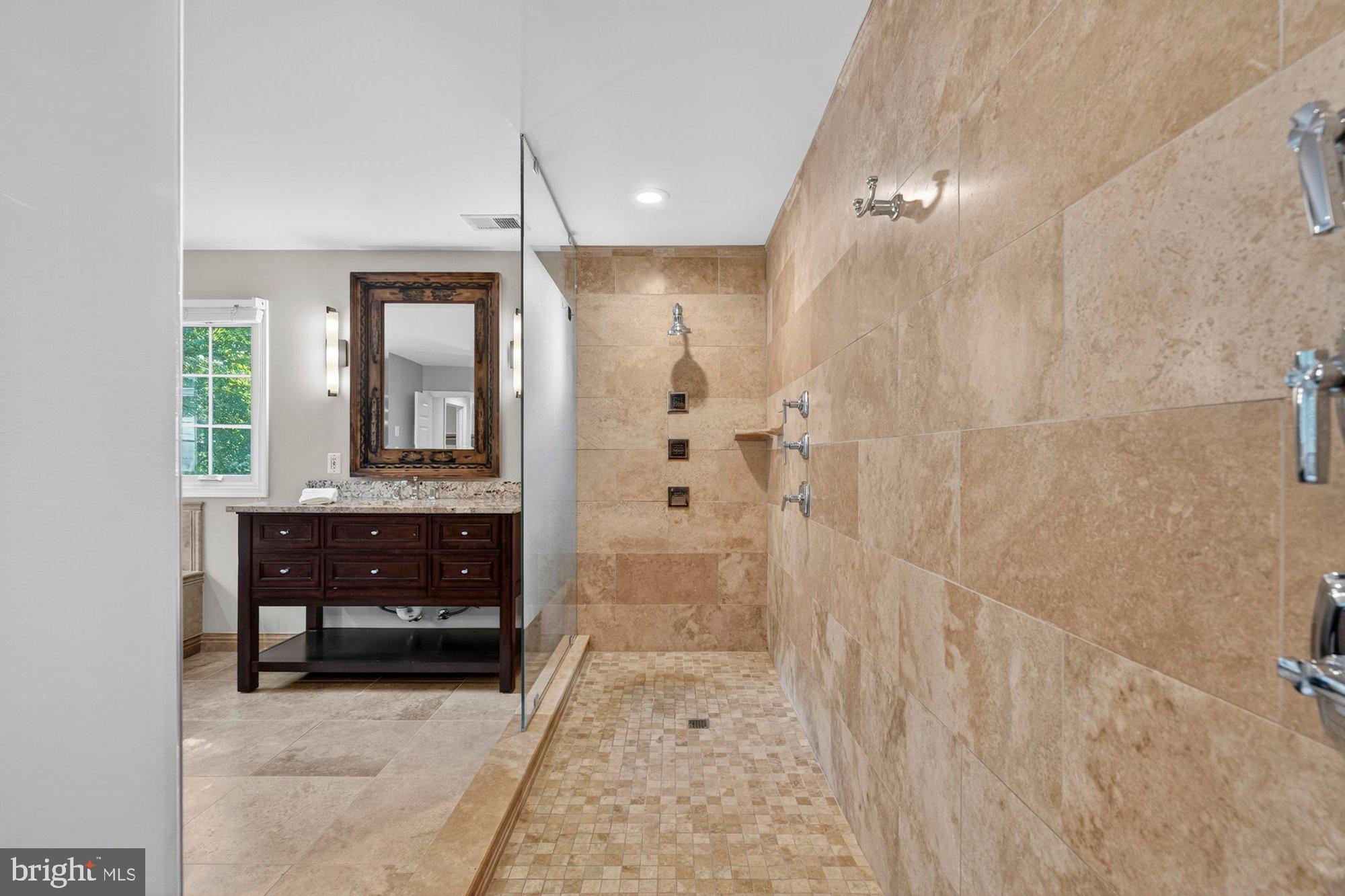 3300 LAUREN OAKS COURT
