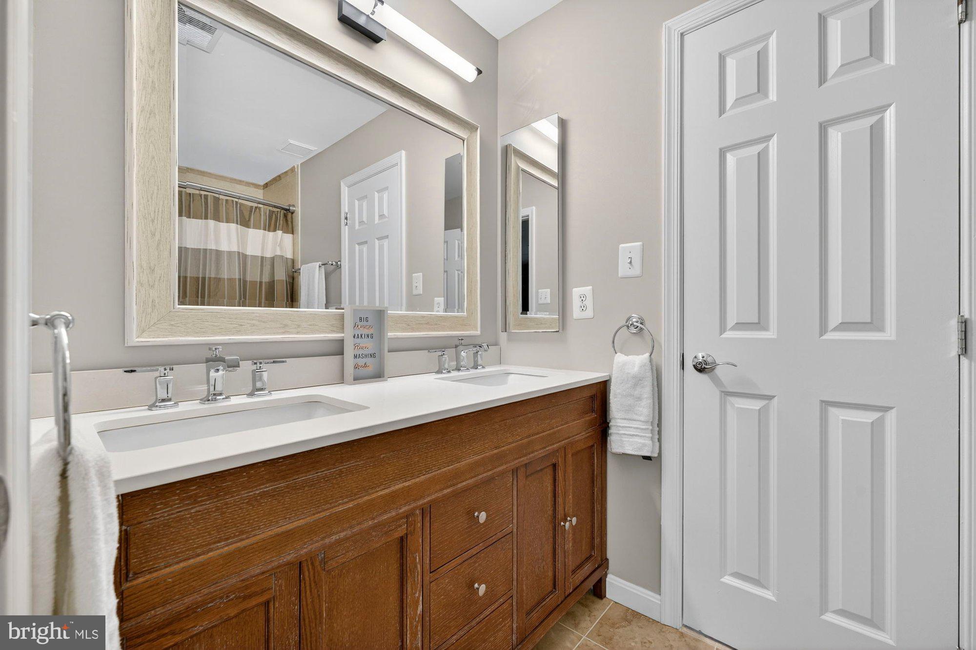 3300 LAUREN OAKS COURT