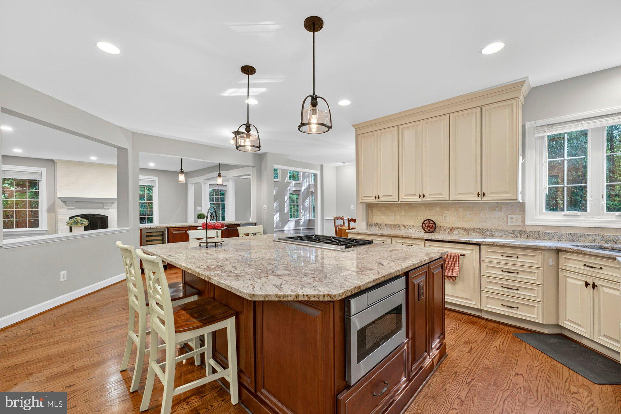 3300 LAUREN OAKS COURT