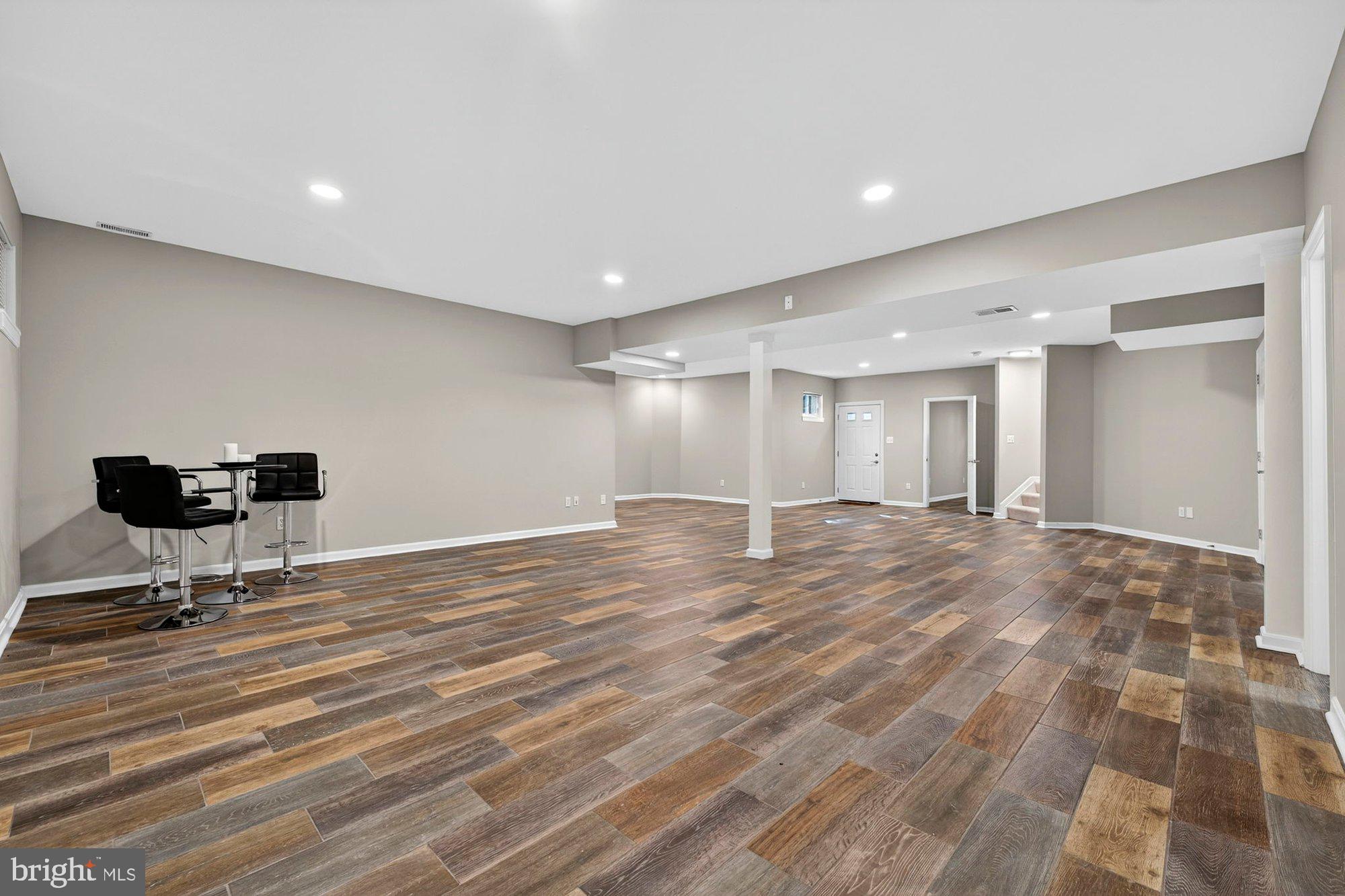 3300 LAUREN OAKS COURT