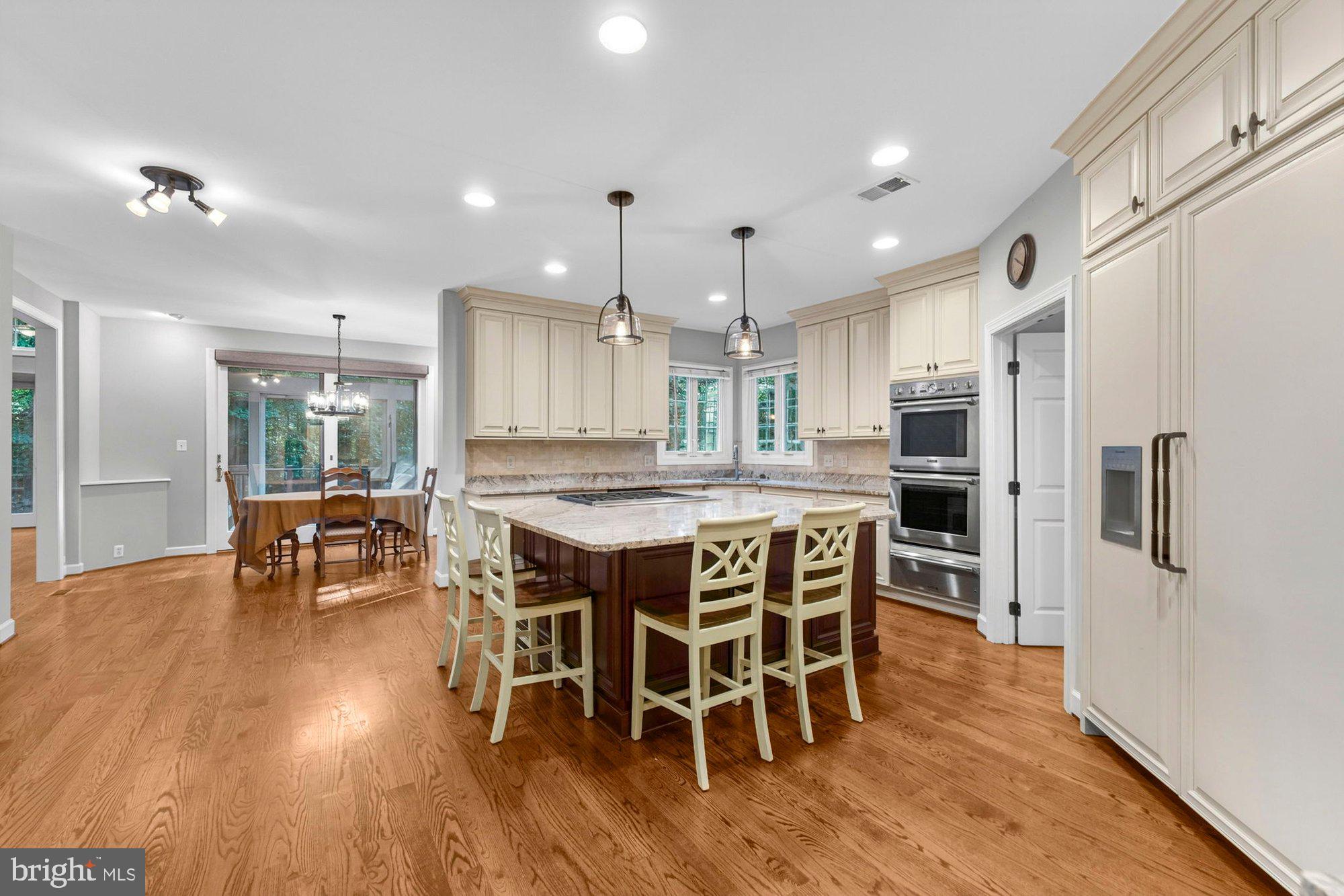 3300 LAUREN OAKS COURT