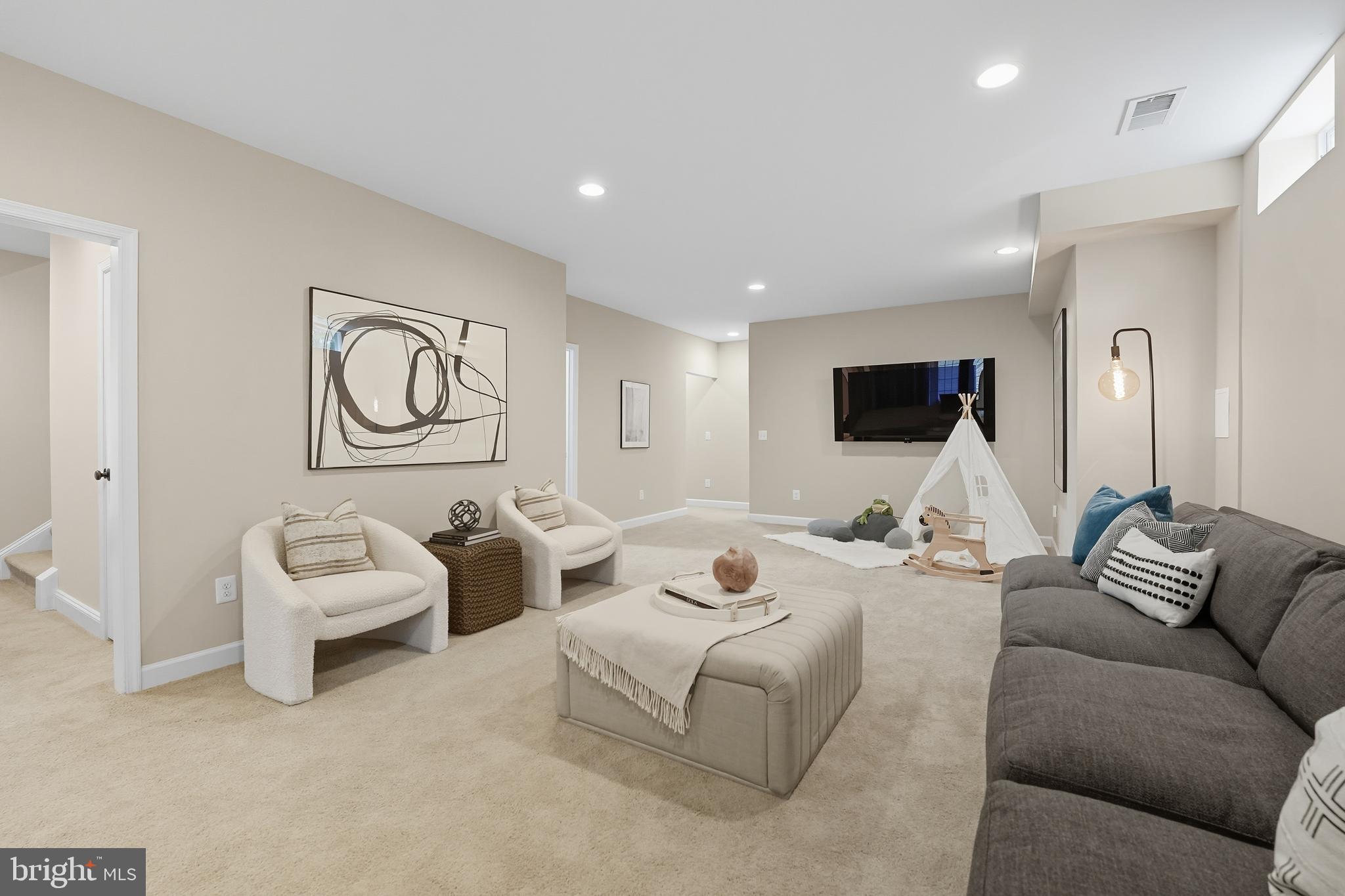 100 HEGLAR OAKS COURT