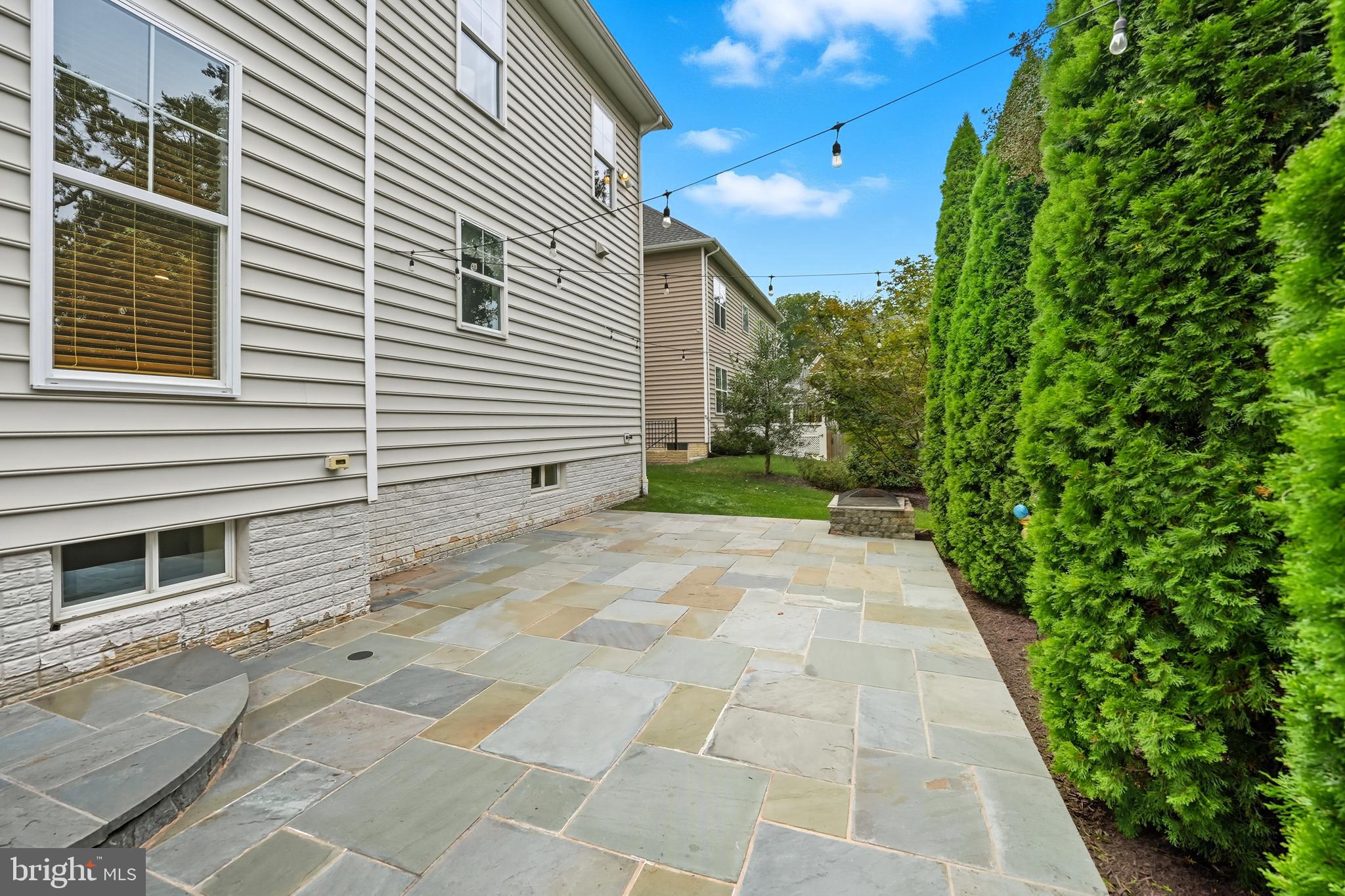 100 HEGLAR OAKS COURT