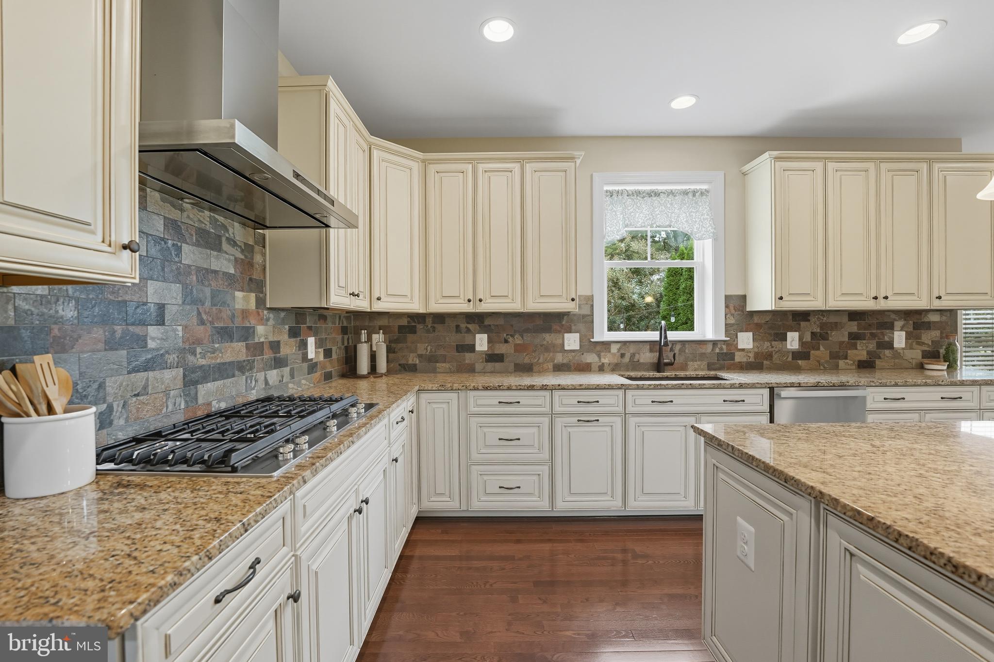 100 HEGLAR OAKS COURT