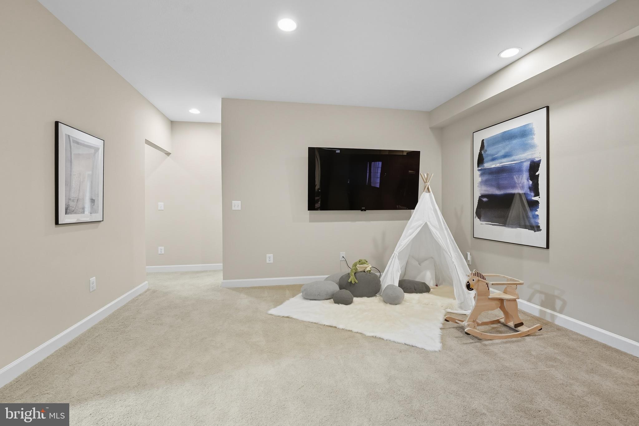 100 HEGLAR OAKS COURT