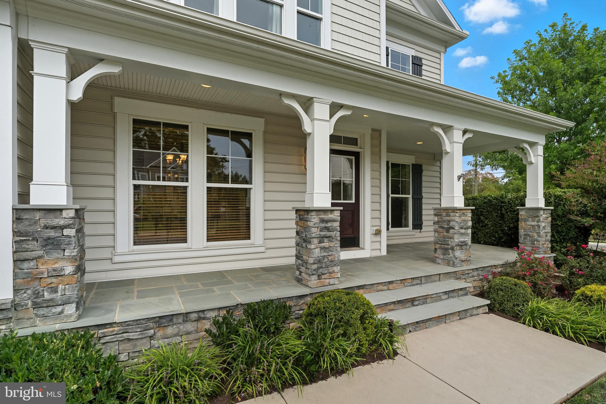 100 HEGLAR OAKS COURT