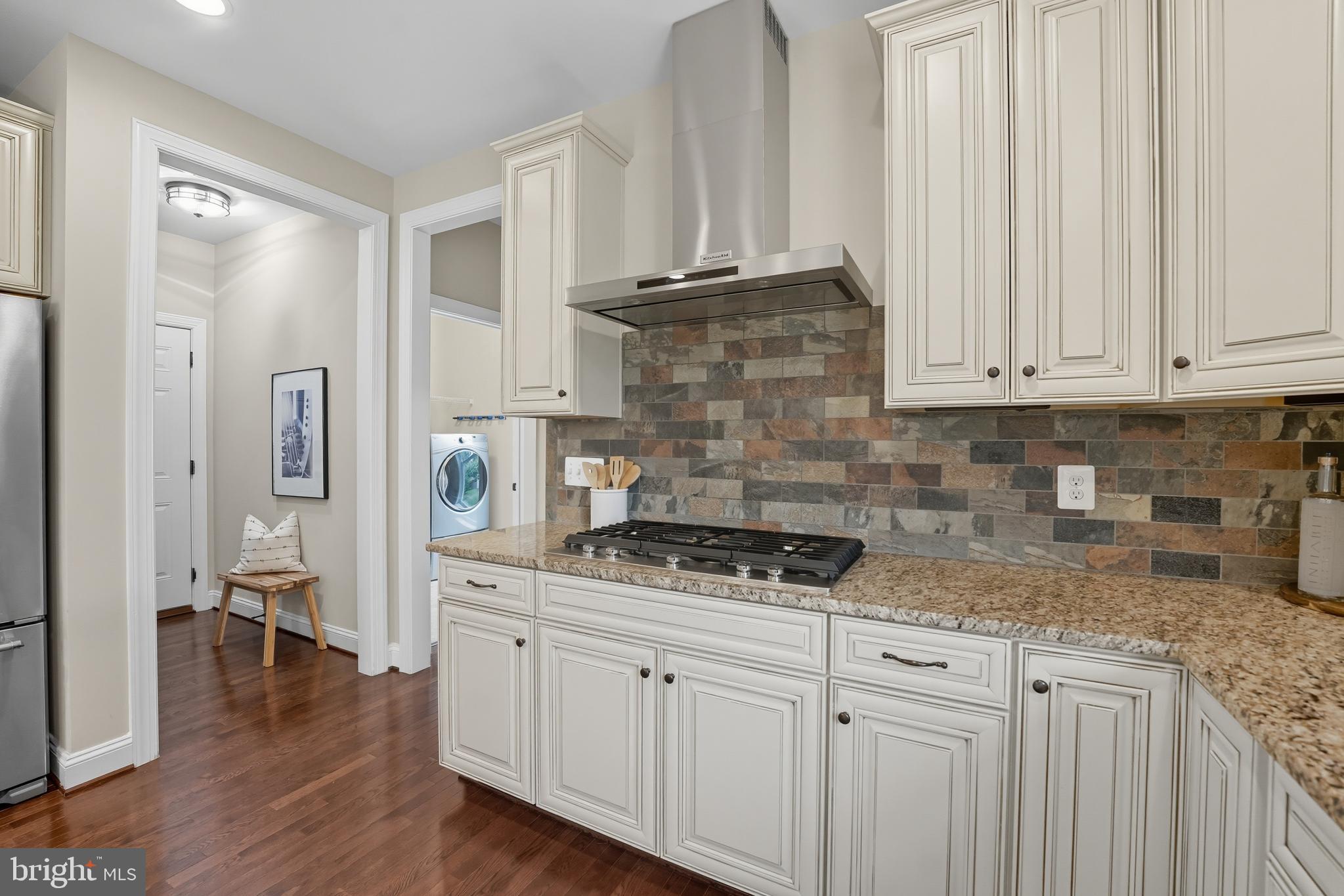 100 HEGLAR OAKS COURT