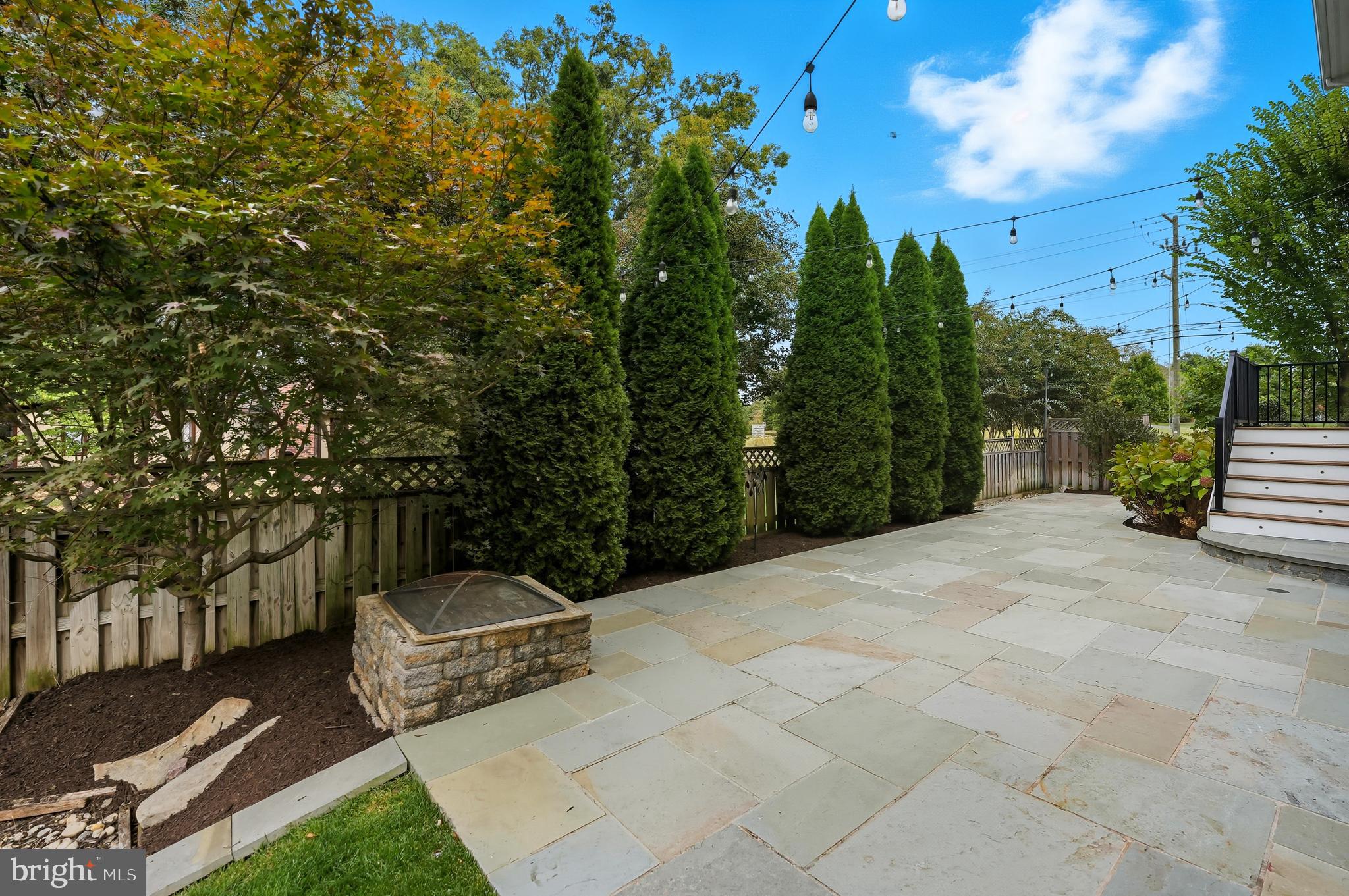 100 HEGLAR OAKS COURT