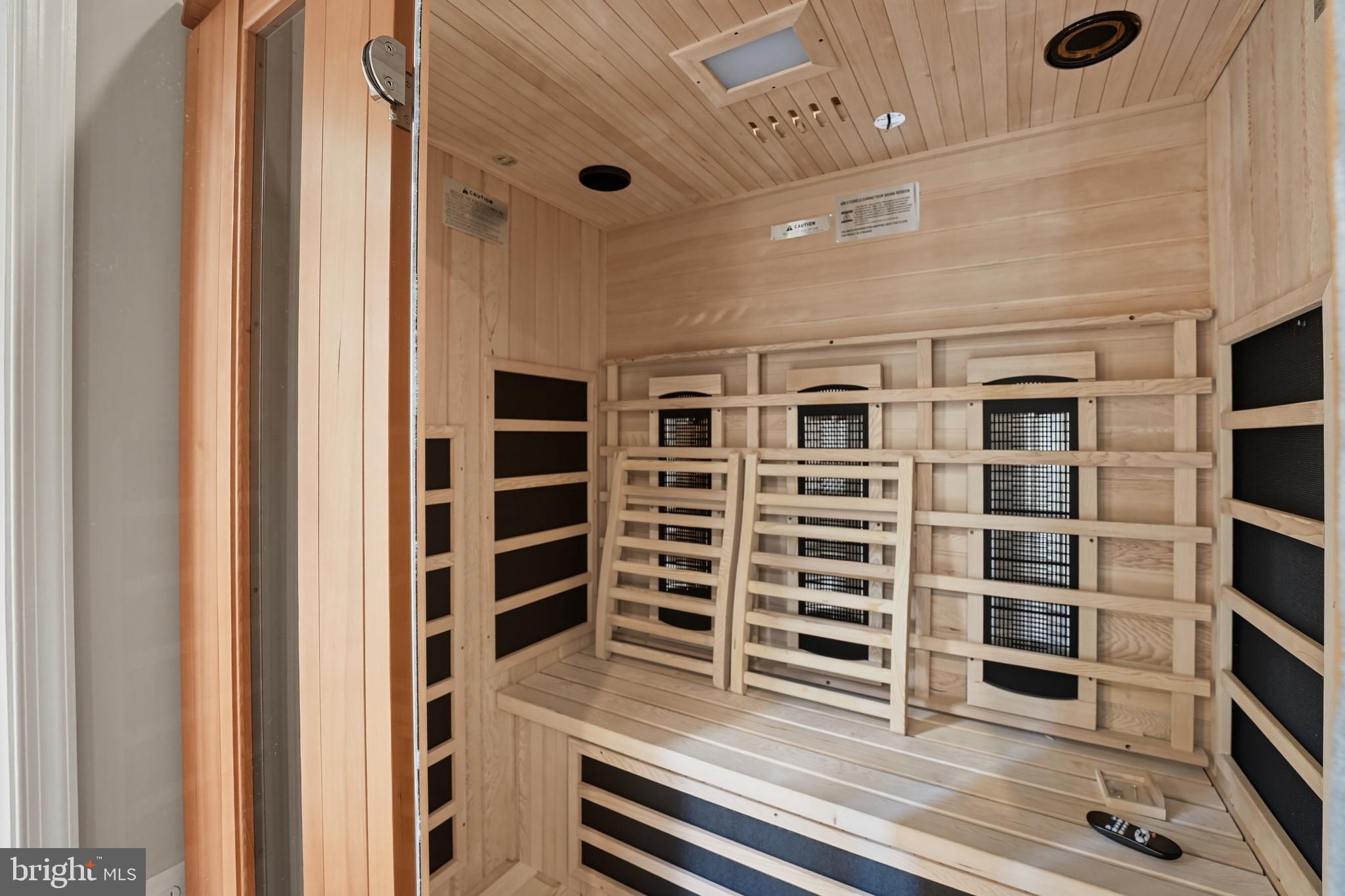 100 HEGLAR OAKS COURT