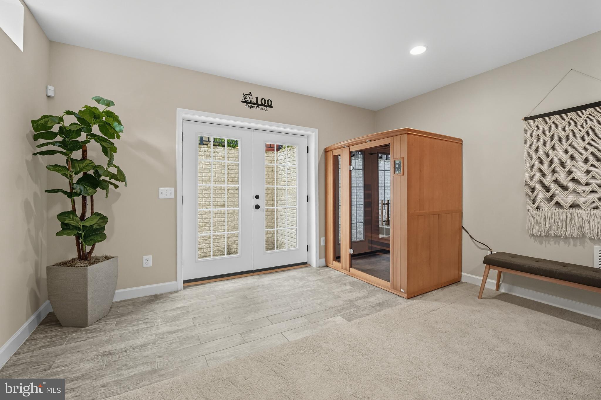 100 HEGLAR OAKS COURT