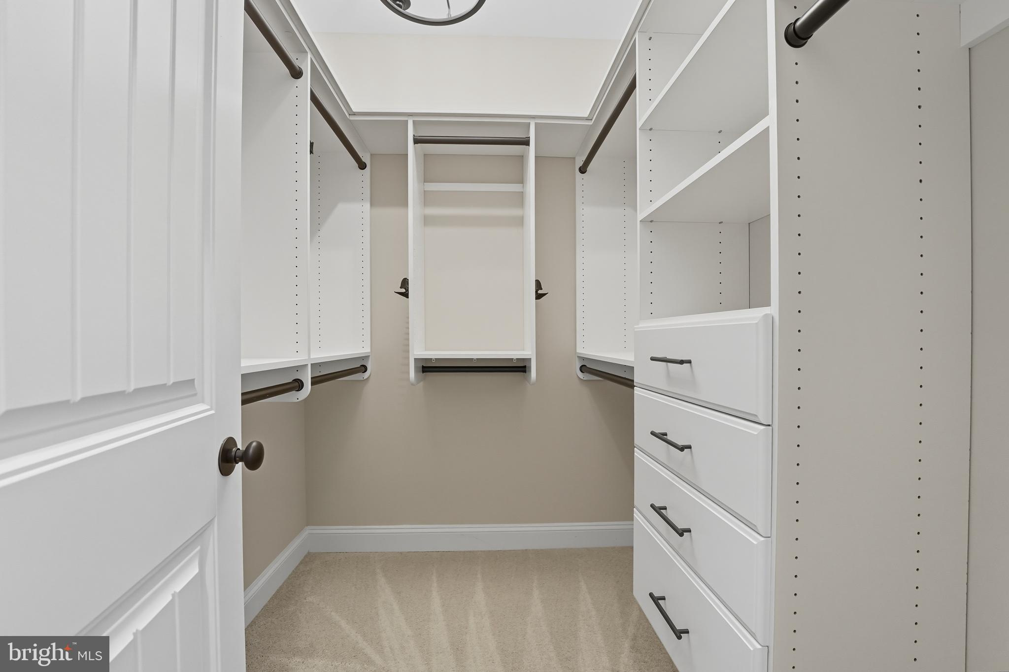 100 HEGLAR OAKS COURT