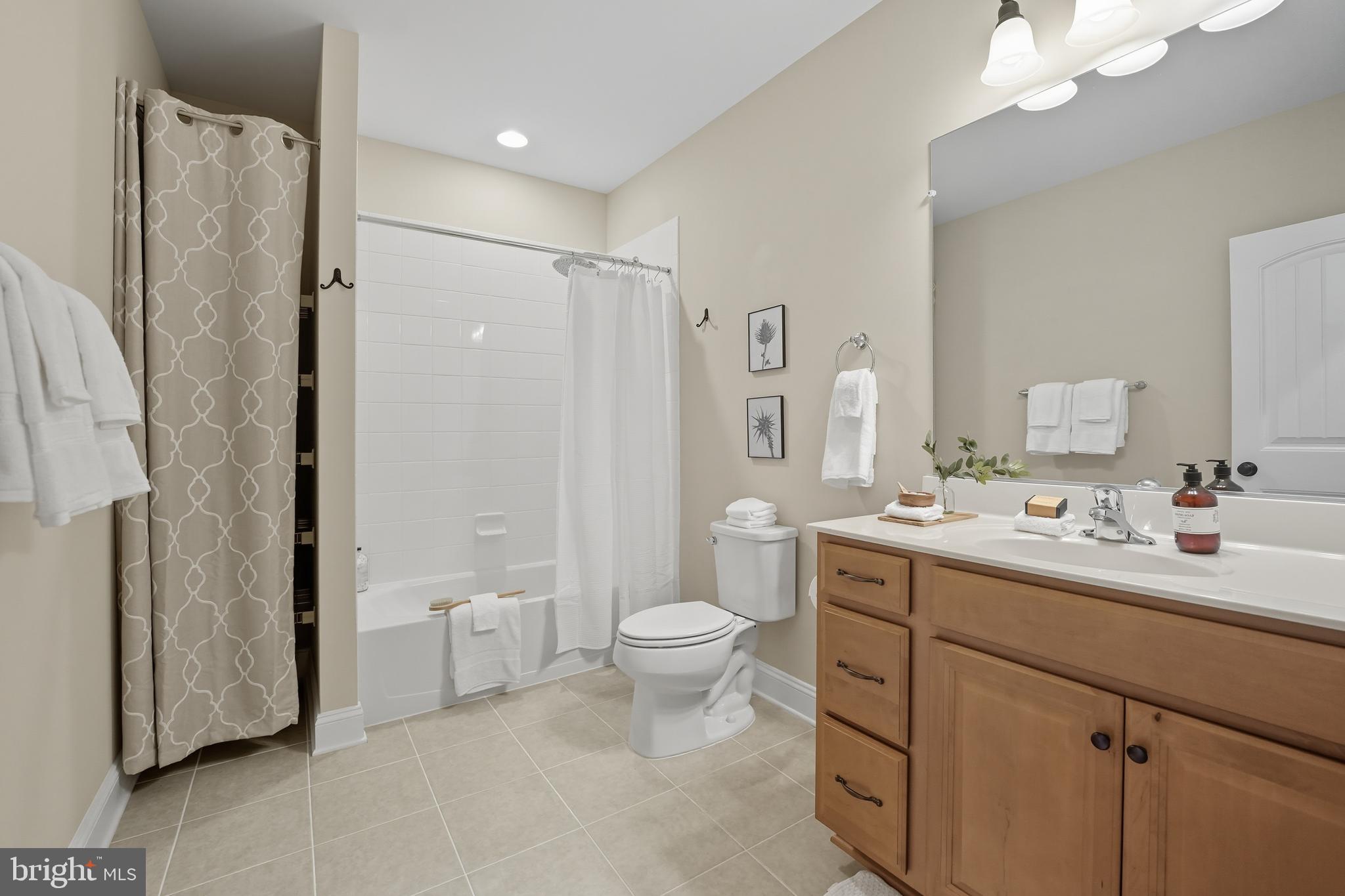 100 HEGLAR OAKS COURT