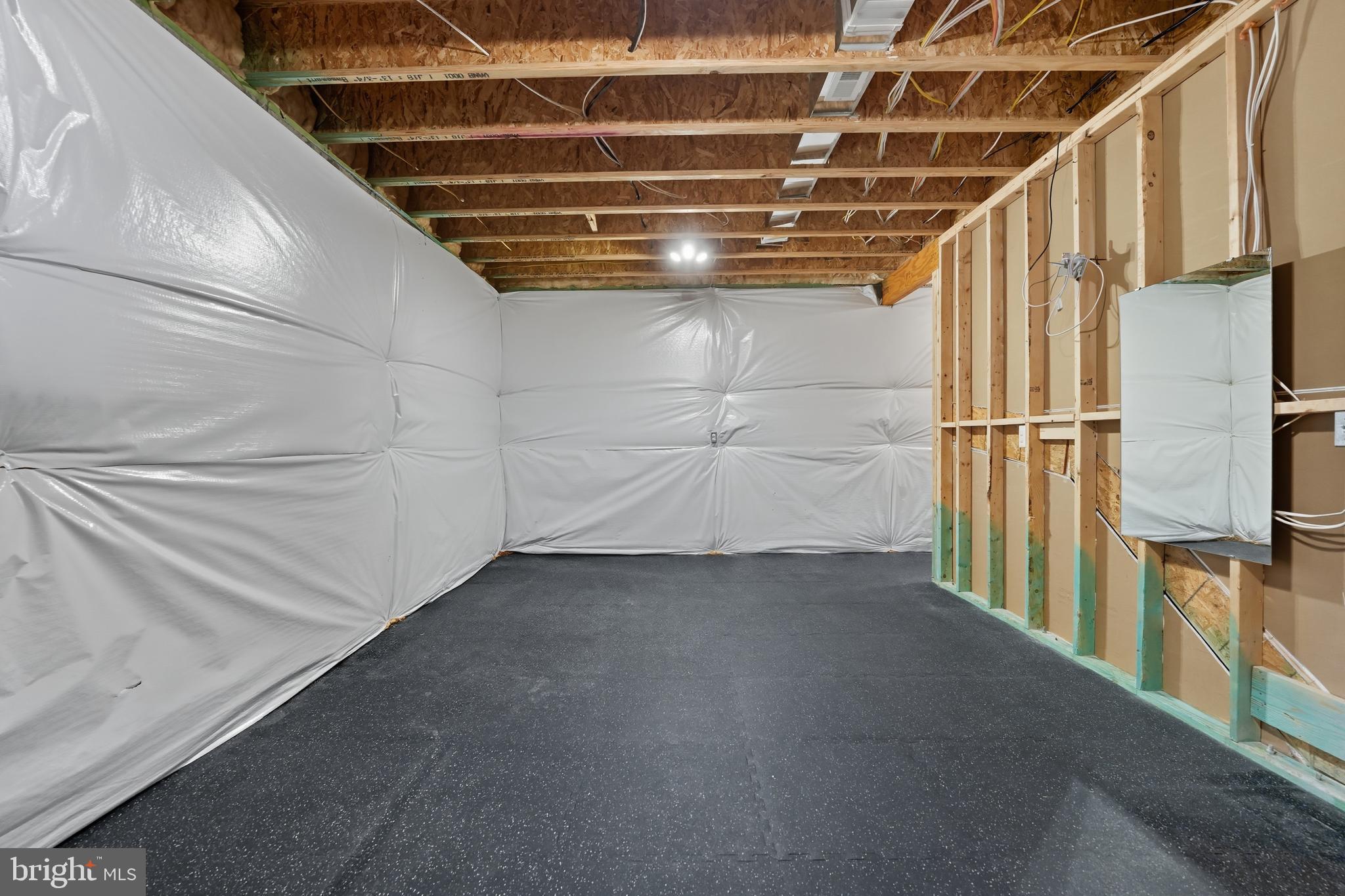 100 HEGLAR OAKS COURT