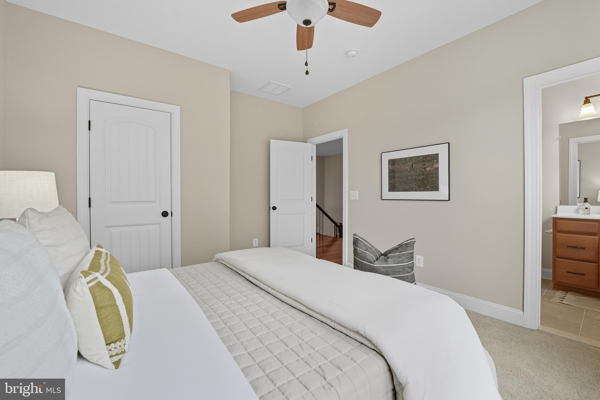 100 HEGLAR OAKS COURT