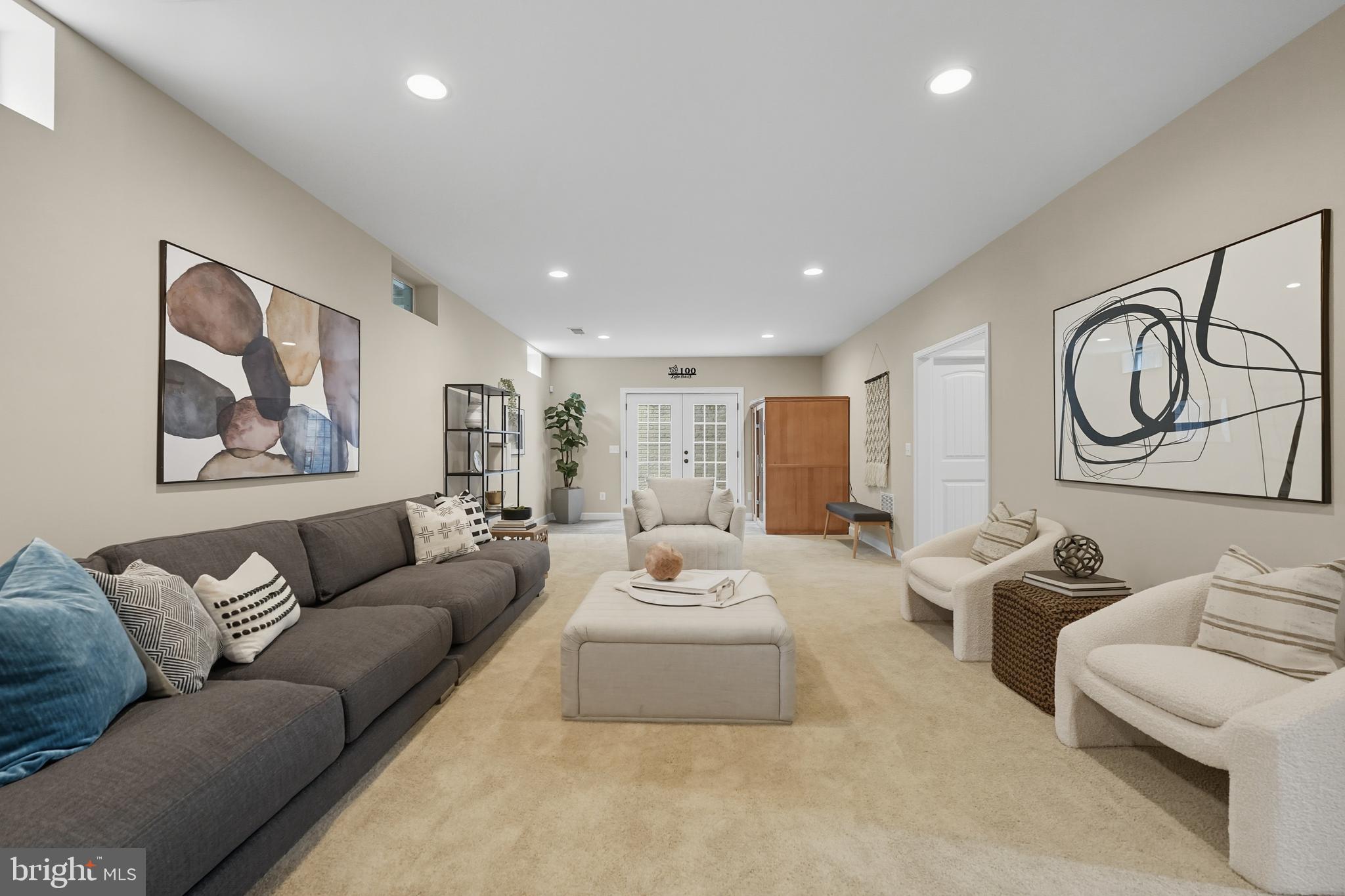 100 HEGLAR OAKS COURT