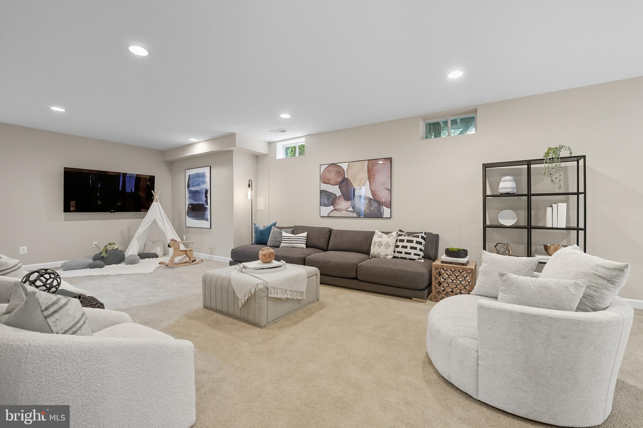 100 HEGLAR OAKS COURT