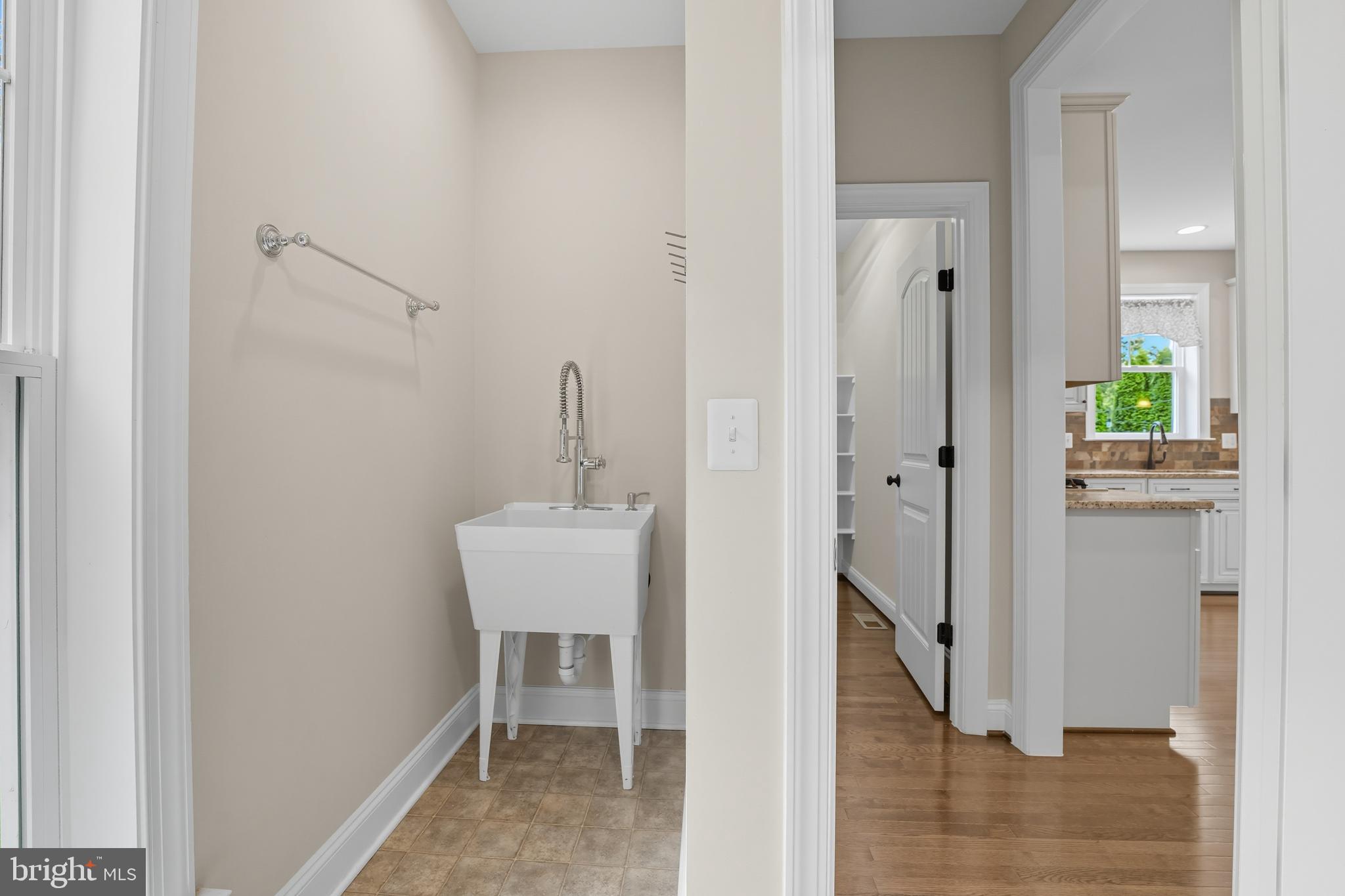 100 HEGLAR OAKS COURT