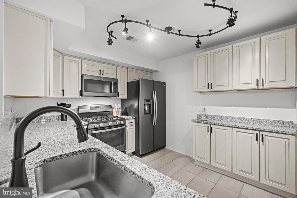 12229 FAIRFIELD HOUSE DRIVE 206