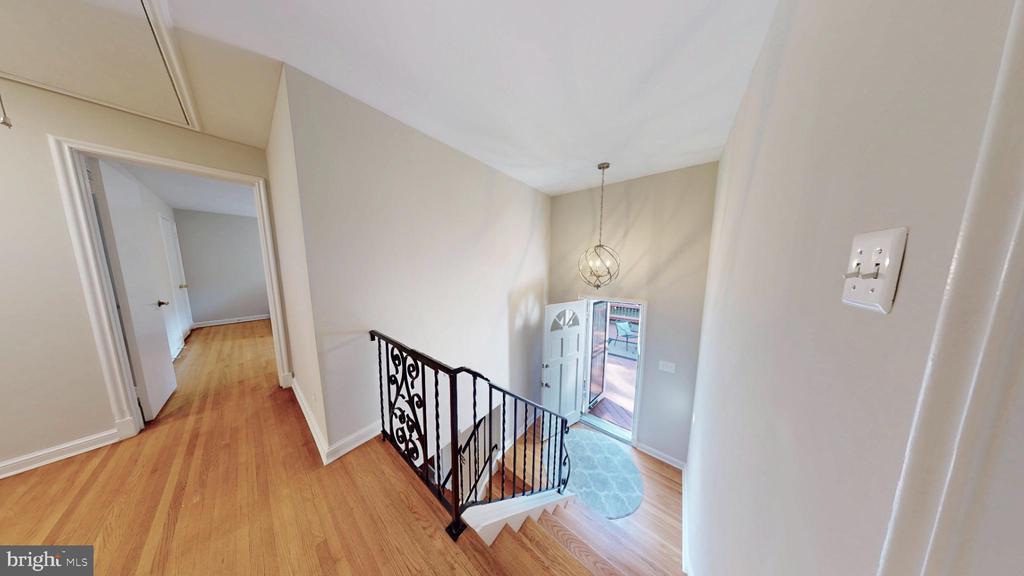 7204 REGENT DRIVE