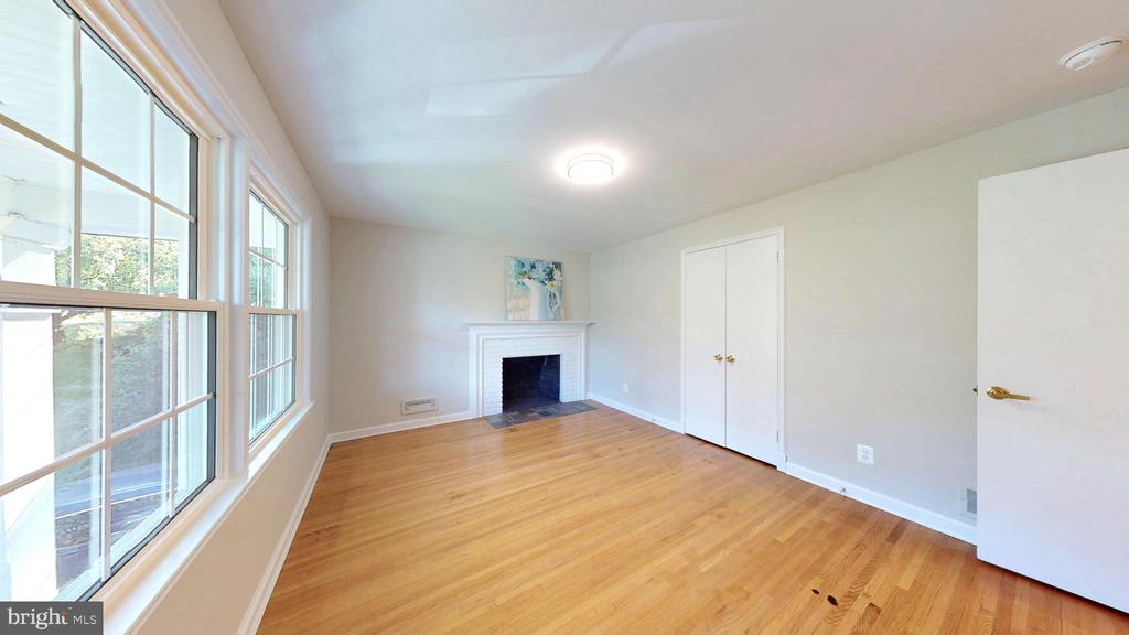 7204 REGENT DRIVE
