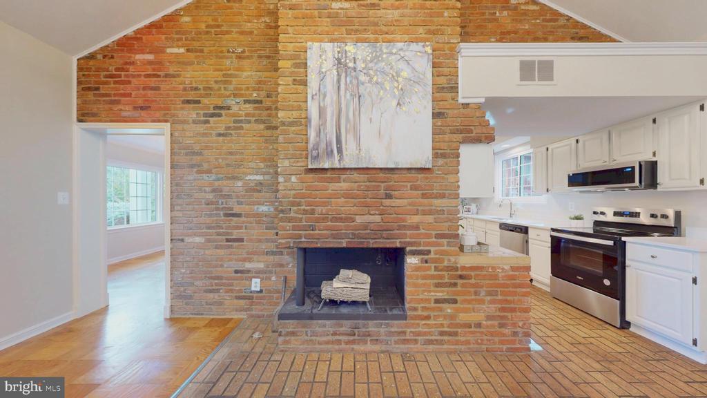 7204 REGENT DRIVE