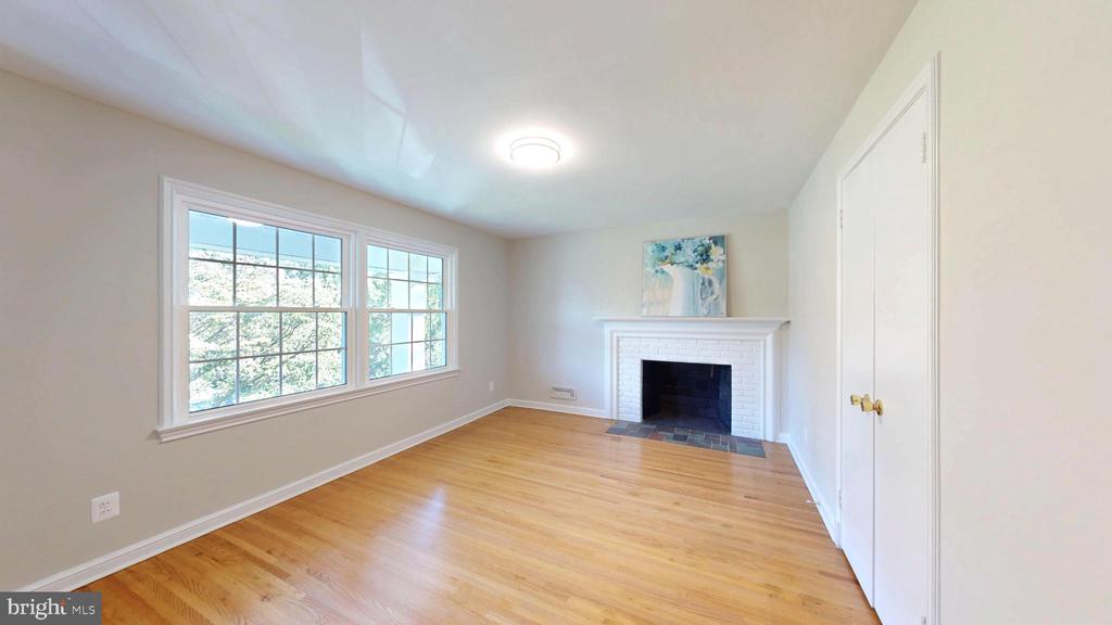 7204 REGENT DRIVE