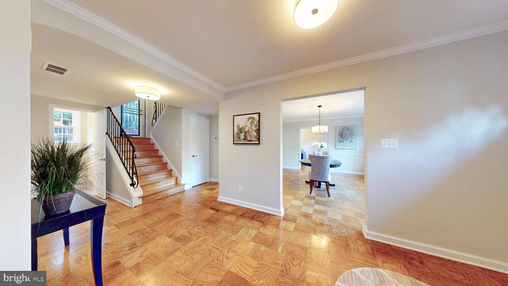 7204 REGENT DRIVE