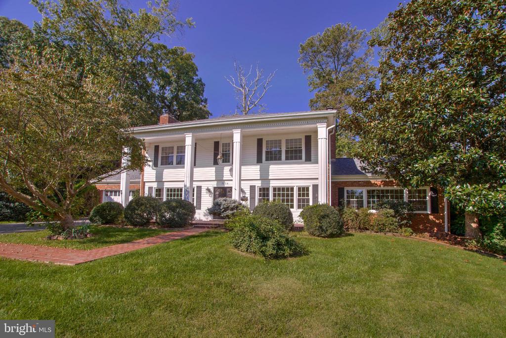 7204 REGENT DRIVE