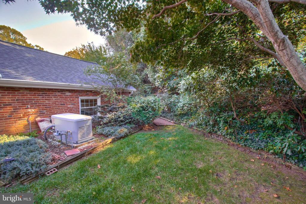 7204 REGENT DRIVE