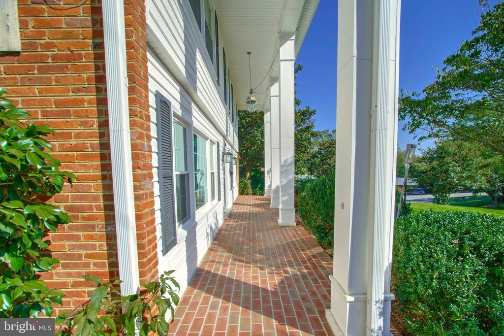 7204 REGENT DRIVE