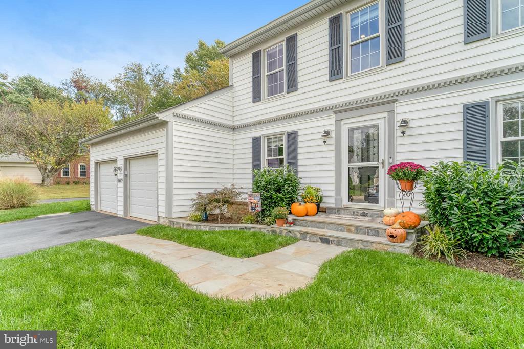 9009 DIGORY COURT