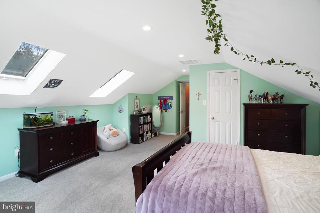 9009 DIGORY COURT