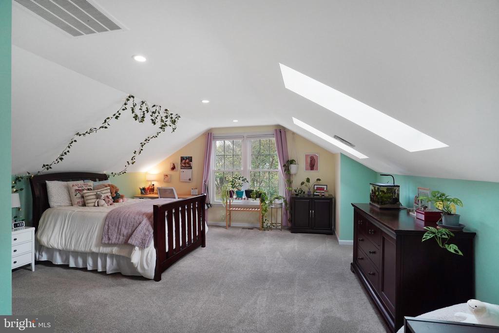 9009 DIGORY COURT