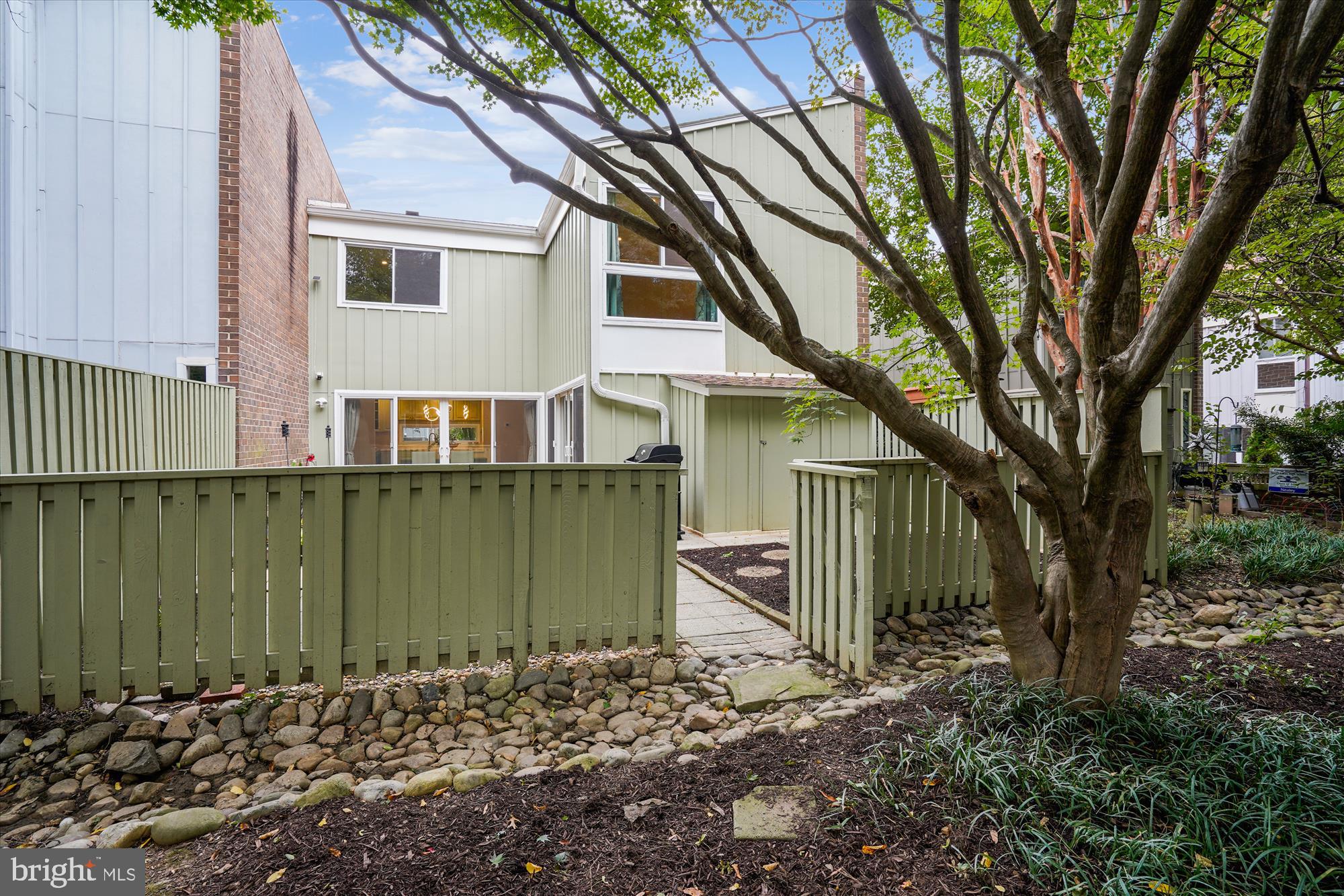 11488 LINKS DRIVE