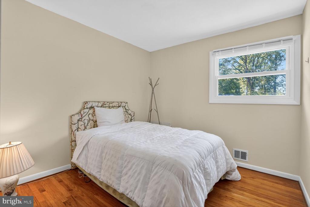 1405 ROSS DRIVE SW