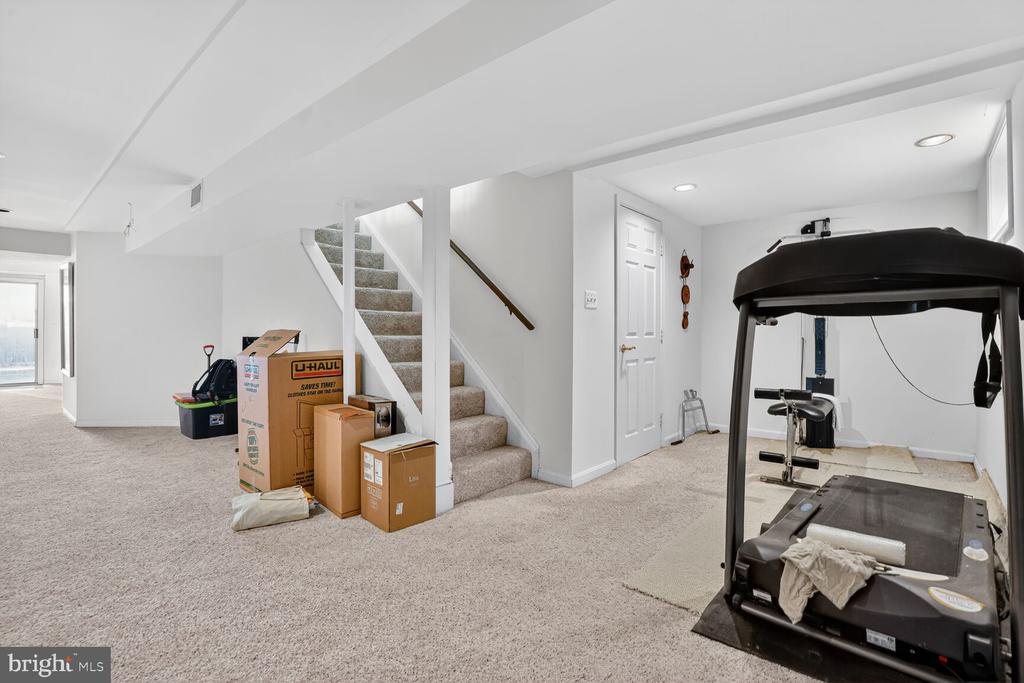 1405 ROSS DRIVE SW