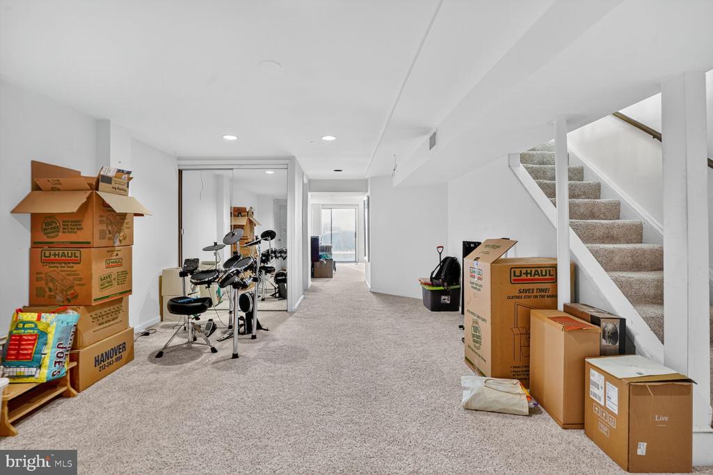 1405 ROSS DRIVE SW