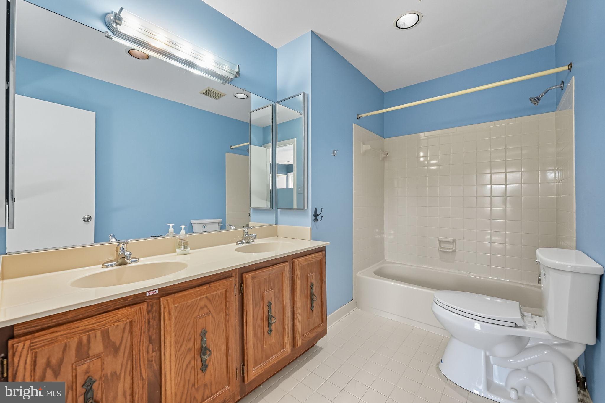 7724 BRISTOL SQUARE COURT