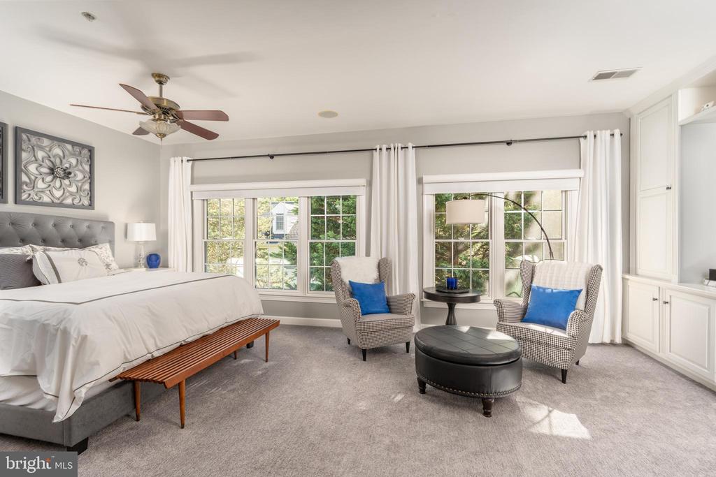 7486 CARRIAGE HILLS DRIVE