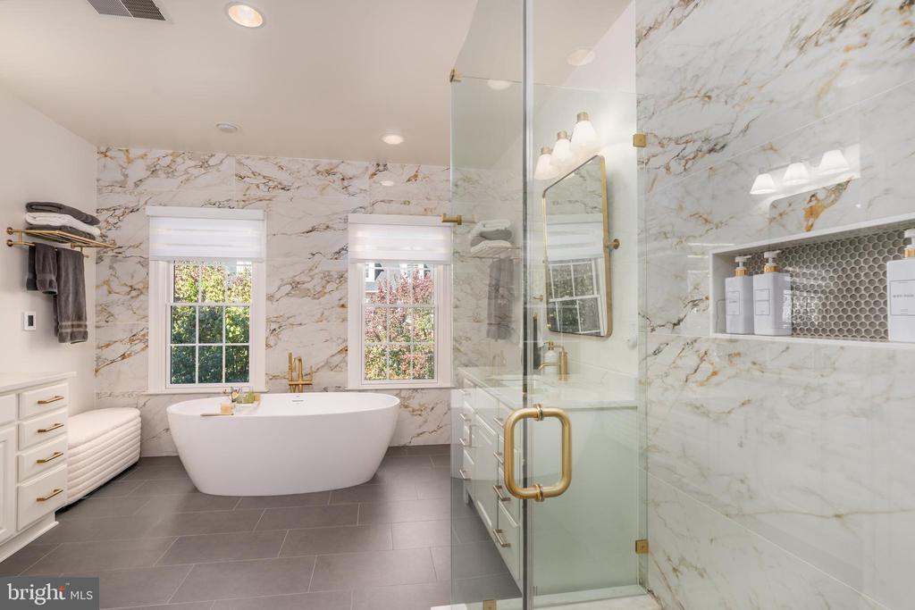 7486 CARRIAGE HILLS DRIVE