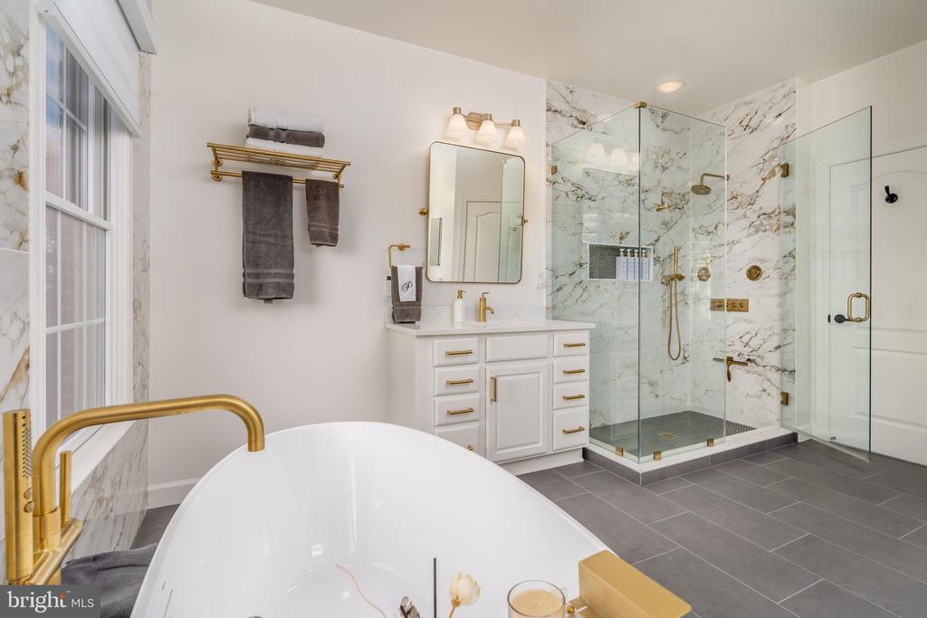 7486 CARRIAGE HILLS DRIVE